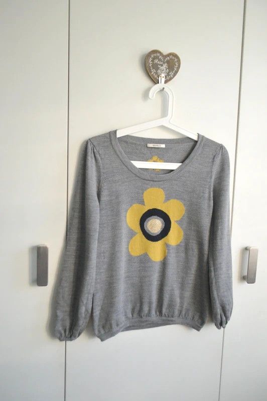 Other Devernois 100% premium wool sweater, unique wool flower Size S / US 4 / IT 40 - 4 Thumbnail