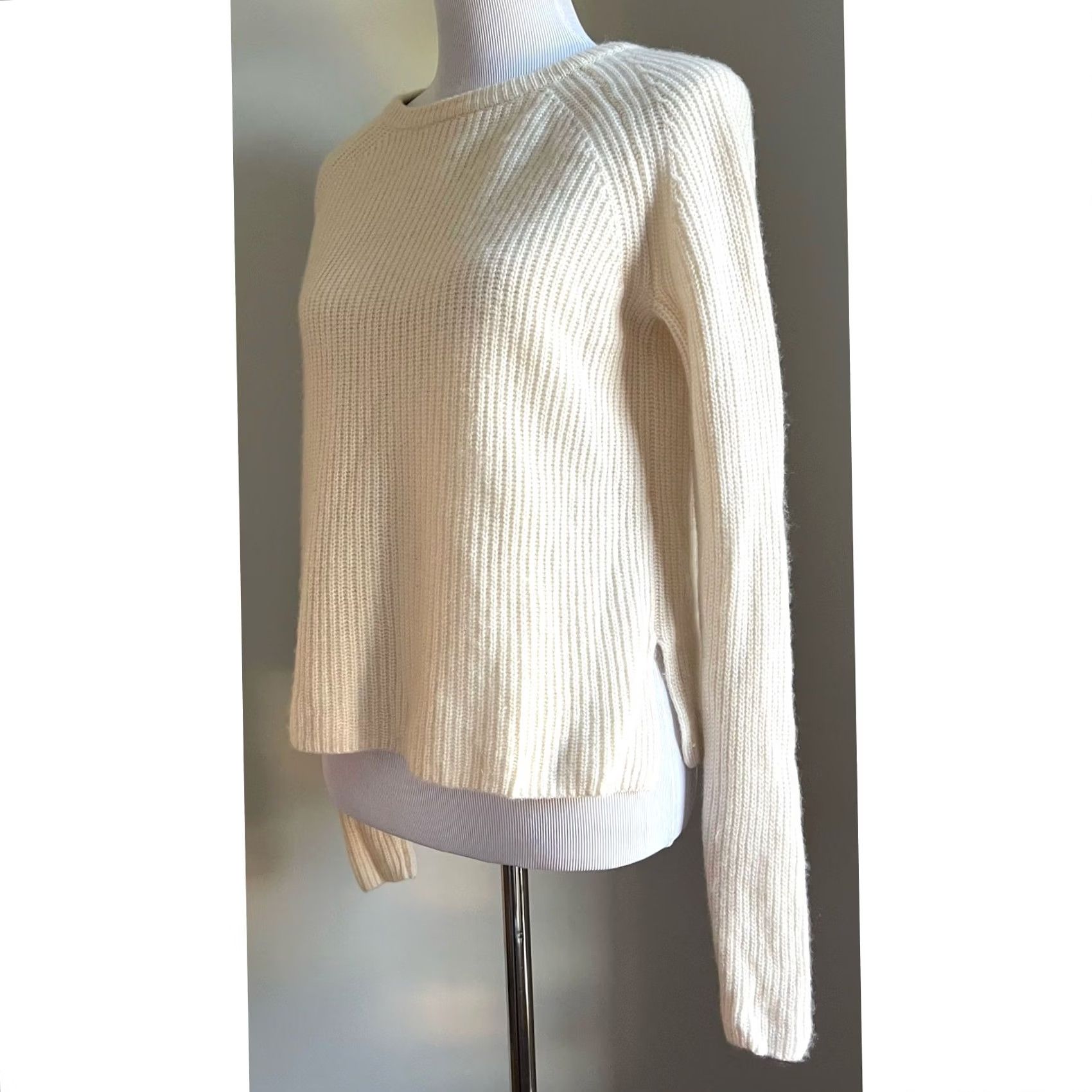 Vintage Leo & Sage Women’s Sweater Pullover Side Slits Ivory Cream Sz S Knit Pullover Womens Sweater, Cream, Long Sleeve, 20" Chest Width, 22" Length Size S / US 4 / IT 40 - 2 Thumbnail