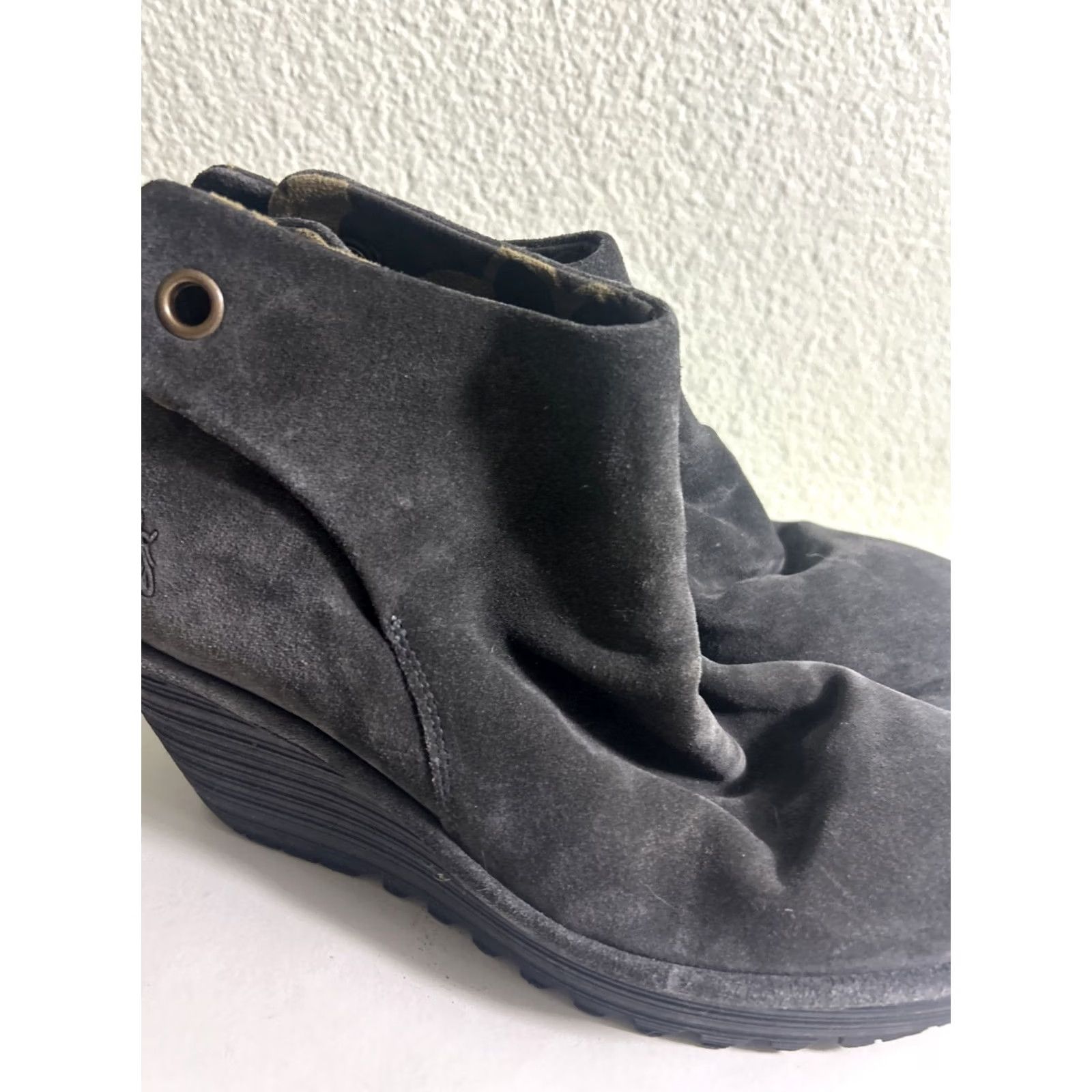 Fly London Fly London Yebi Suede Back Tie Ankle Boots Women’s 39 US 8-8.5 Gray Boots Woman Medium Wedge Ruched Size US 8.5 / IT 38.5 - 3 Thumbnail