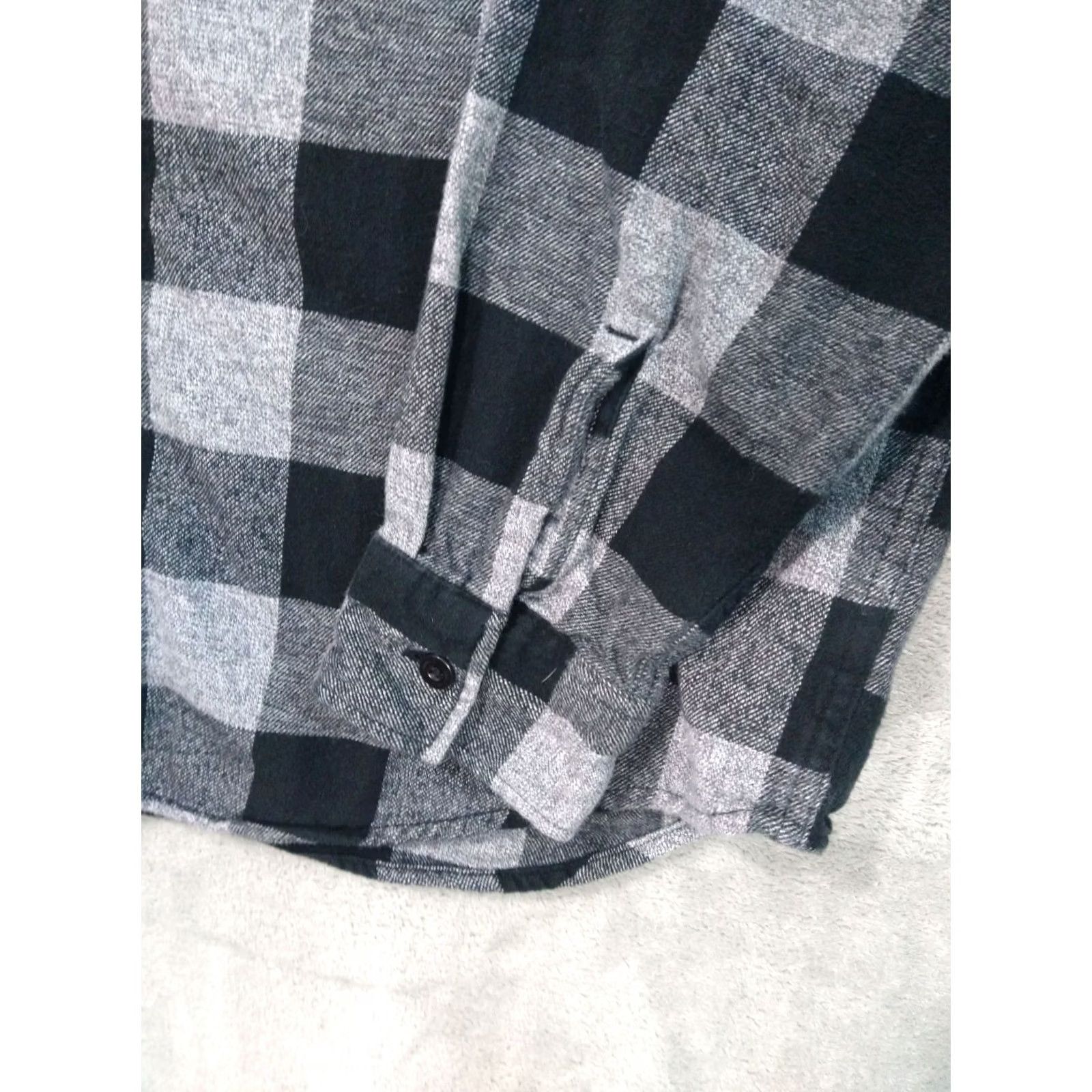 American Eagle Outfitters American Eagle Outfitters Shirt Mens Large Black Plaid Classic Fit Button-Up Flannel Cotton Size US L / EU 52-54 / 3 - 3 Thumbnail