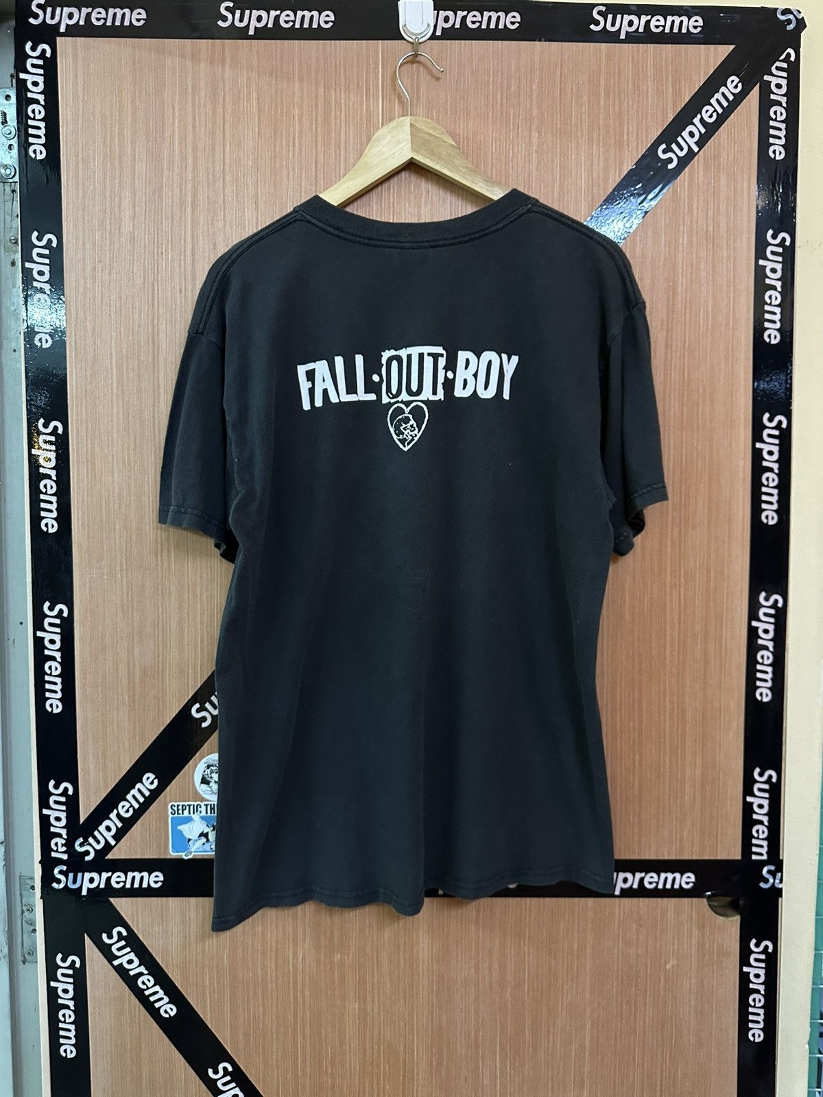 Band Tees Vintage Fall Out Boy American Rock Band Perfect Faded Tees Size US L / EU 52-54 / 3 - 2 Thumbnail