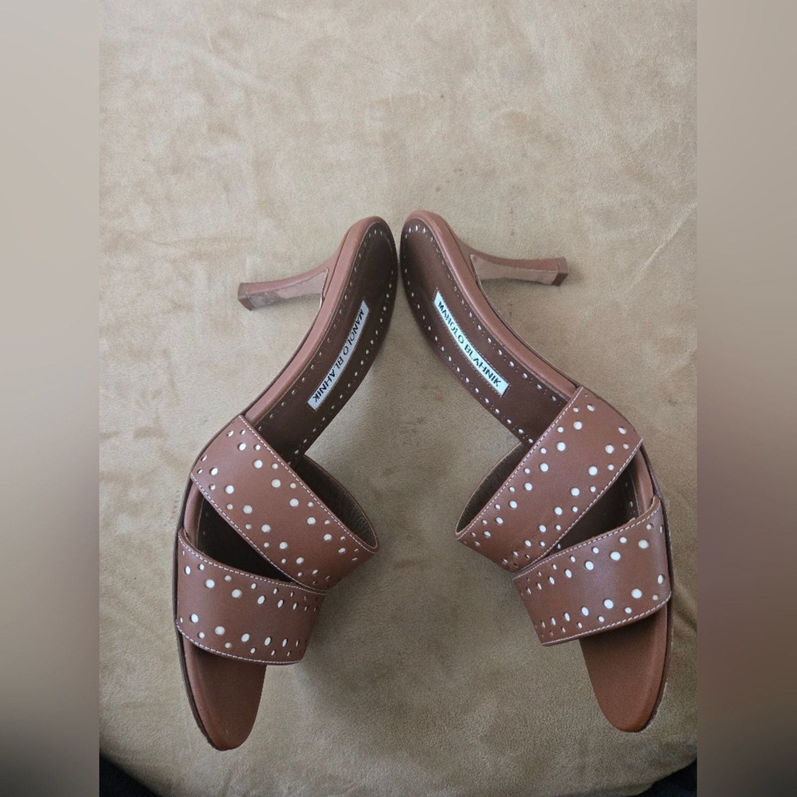Manolo Blahnik Manolo Blahnik Jacobro Cutout Leather Mid-Heel, 38.5, 8.5 Size US 8.5 / IT 38.5 - 4 Thumbnail