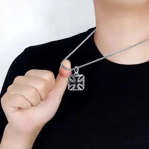Authentic Negro Leagues Classic Knights Templar Cross Medal Pendant Necklace Size ONE SIZE - 3 Thumbnail