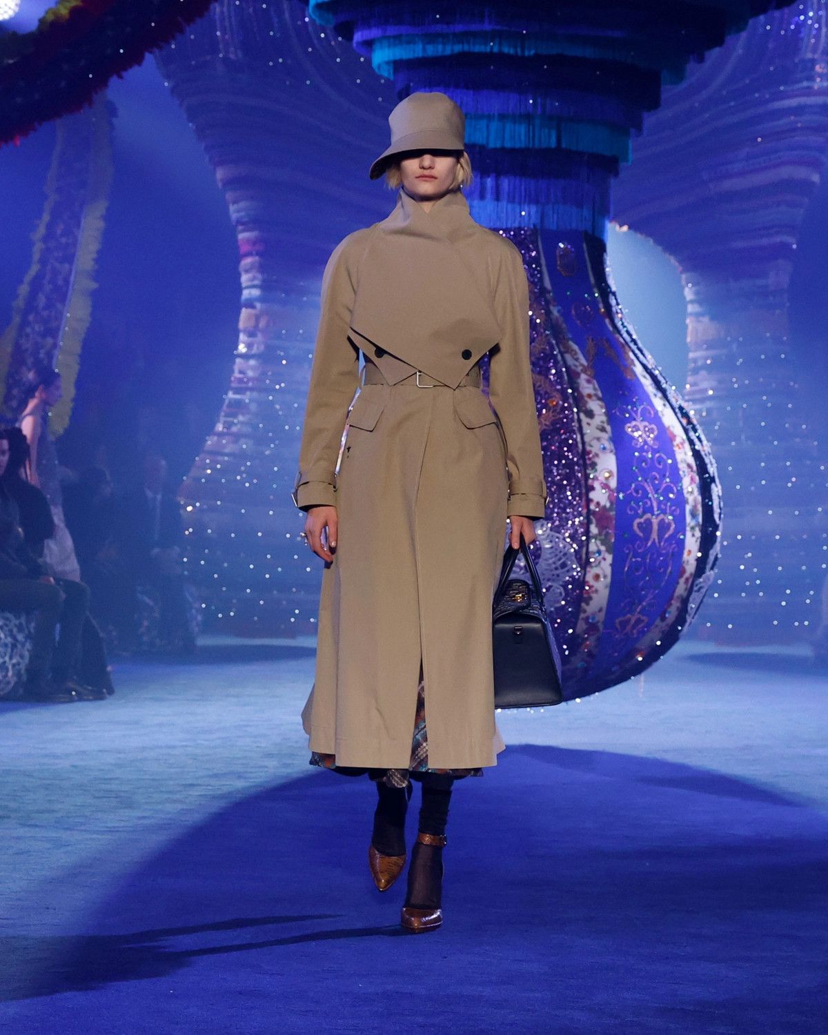 Dior o1bcso1str0225 Coat with Criss Cross Collar in Beige Size L / US 10 / IT 46 - 7 Thumbnail