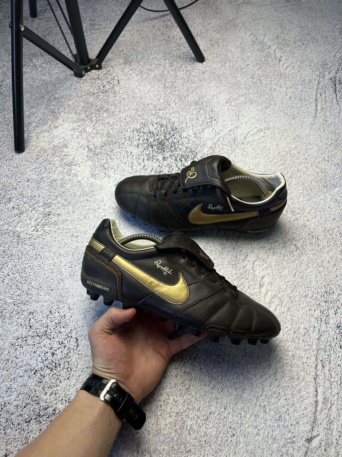 image of 2007 Nike Tiempo Ronaldinho Boots Cleats Brown in Leather, Men's (Size 10)