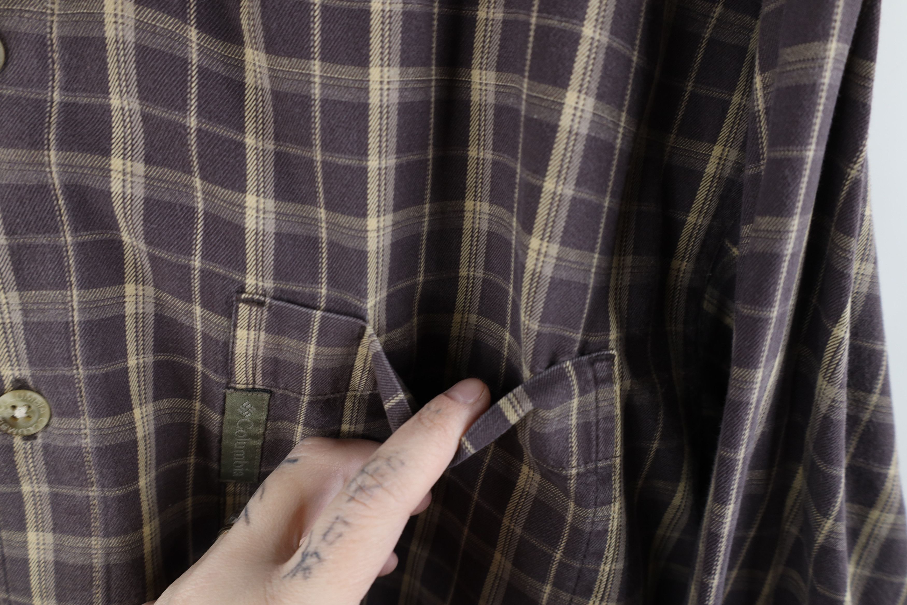 Columbia × Vintage Vintage Columbia Spell Out Collared Button Down Shirt Plaid Size US M / EU 48-50 / 2 - 5 Thumbnail