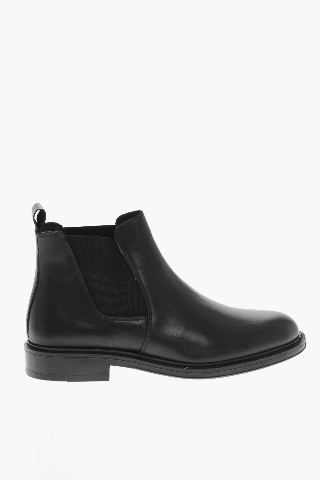 og1mm0226 Brushed Leather Chelsea Boots in Black