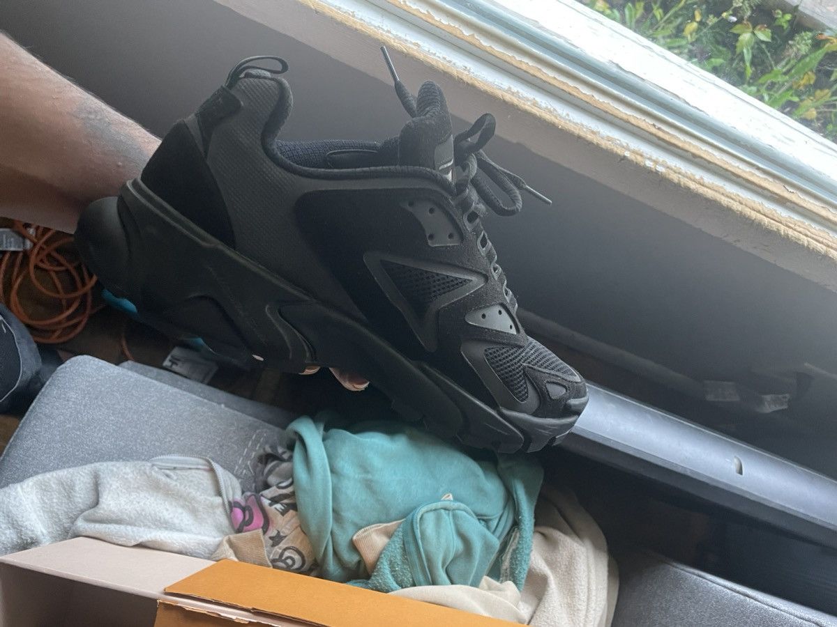 Louis Vuitton lv runner tactic Size US 8.5 / EU 41-42 - 4 Thumbnail