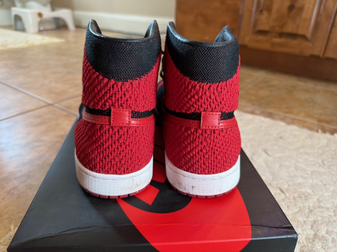 Jordan Brand Jordan 1 Retro High Flyknit Bred 919704-001 Size US 10.5 / EU 43-44 - 4 Thumbnail