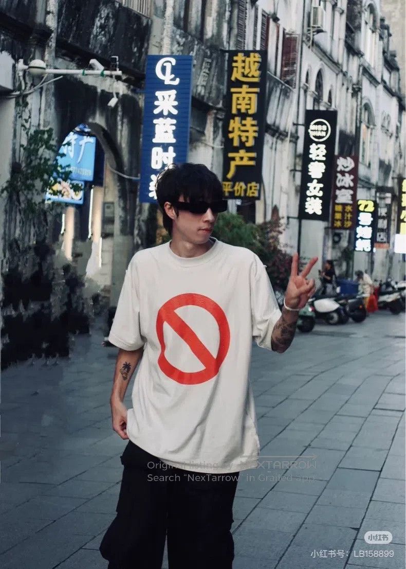 Balenciaga Balenciaga No band Logo printing short sleeve T-shirt Size US L / EU 52-54 / 3 - 7 Thumbnail