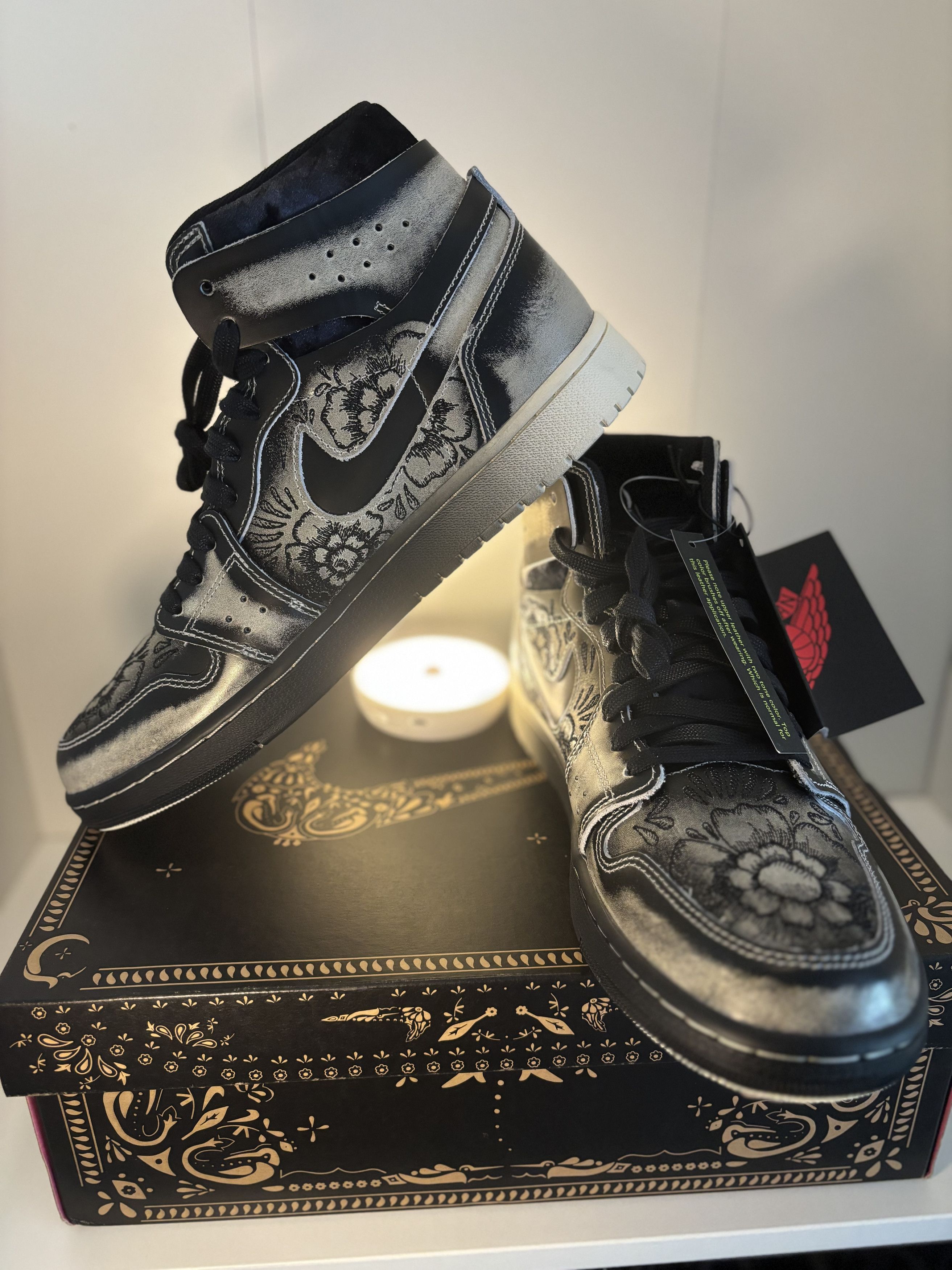 Nike Jordan 1 High Zoom Air CMFT Dia De Muertos Size US 10.5 / EU 43-44 - 1 Thumbnail