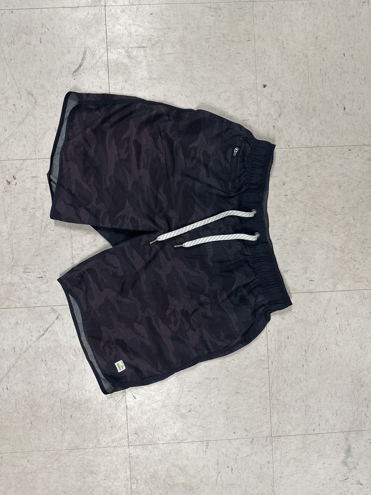Vuori Vuori “V” Cycled Shorts Size US 30 / EU 46 - 1 Thumbnail