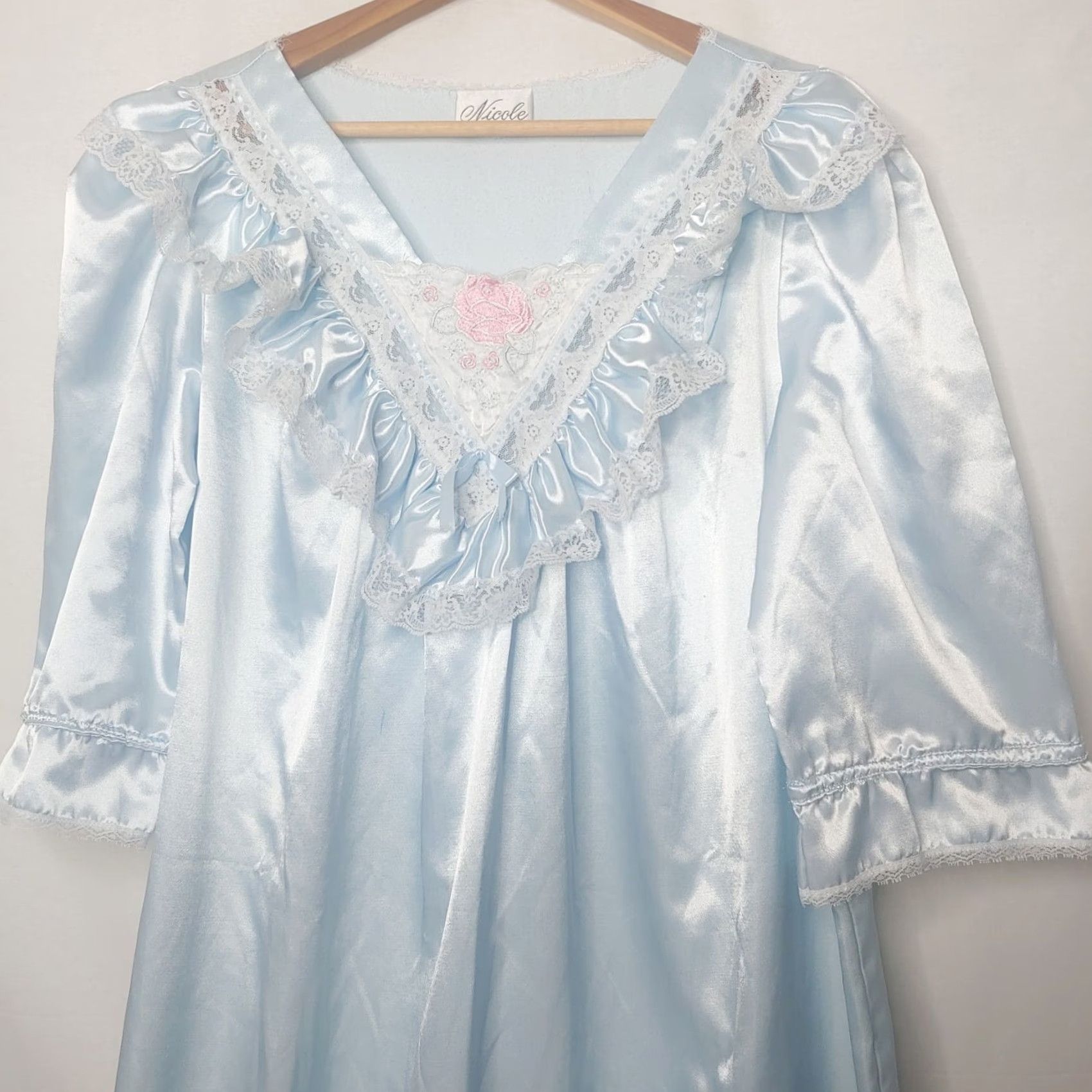 Vintage VINTAGE Nicole Gown Women 1/2 Sleeve Blue Lace Trim Ruffle Pullover V-Neck Nightgown M USA ILGWU Size ONE SIZE - 3 Thumbnail