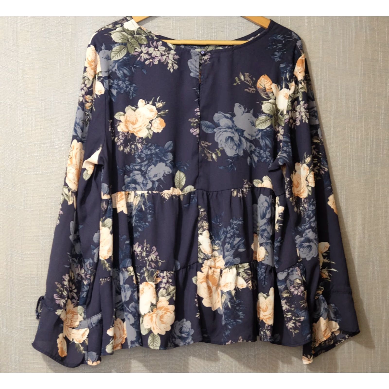 Vintage VINTAGE Maurices Navy Floral Long Bell Sleeve Sheer Top Lightweight Womens XXL #A2-5 Size XXL / US 16-18 / IT 52-54 - 7 Thumbnail