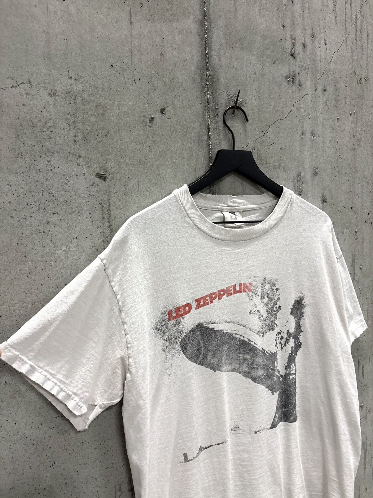 Band Tees Vintage Led Zeppellin Shirt Faded Distressed GRUNGE Band Size US XL / EU 56 / 4 - 4 Thumbnail