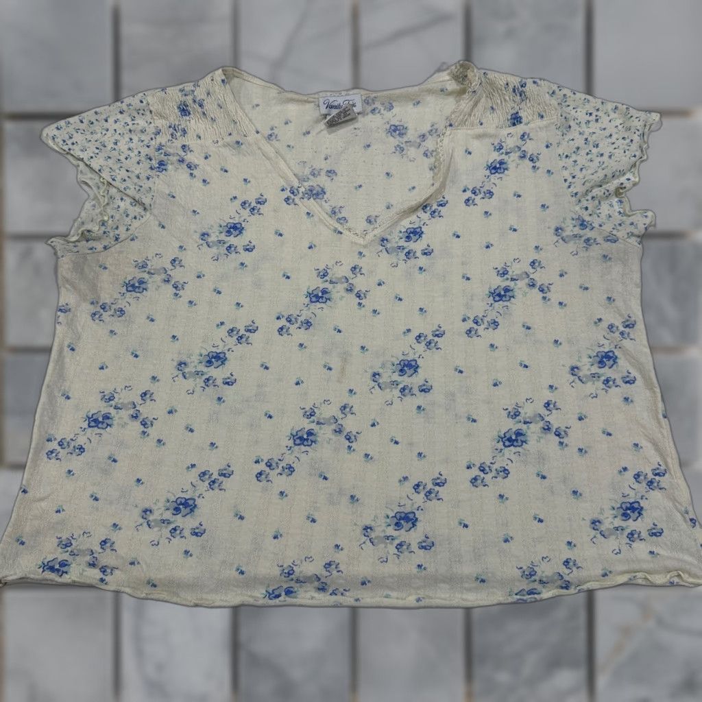 Vintage VANITY FAIR Blouse Shirt Women M Yellow Floral Cap Sleeve V-Neck Knit Lightweight Casual Modern Cottage Style Size M / US 6-8 / IT 42-44 - 1 Thumbnail