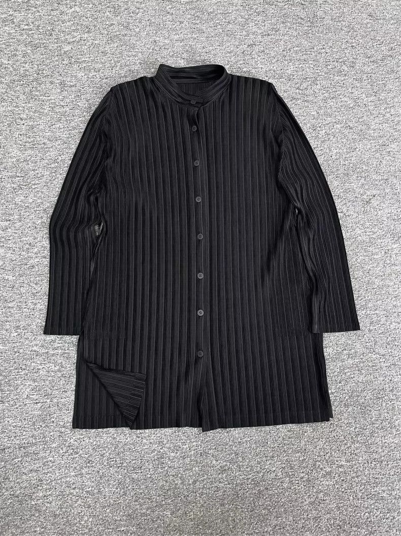 Issey Miyake Issey Miyake A mid-length black pleated button-down coat Size S / US 4 / IT 40 - 1 Thumbnail