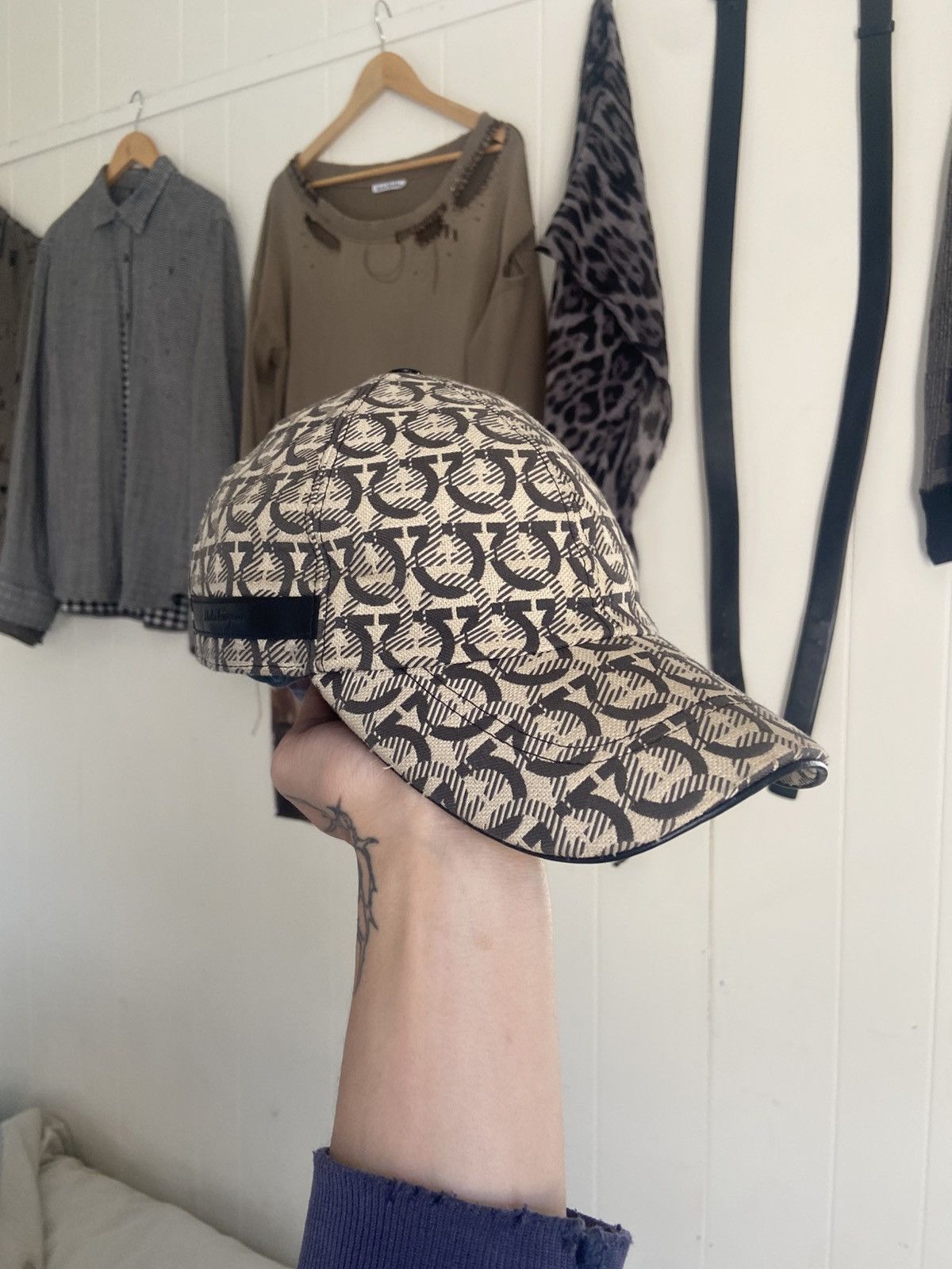 Salvatore Ferragamo FERRAGAMO GANCINI MONOGRAM BASEBALL HAT Size ONE SIZE - 2 Thumbnail