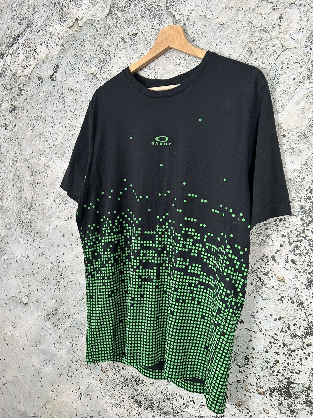 Oakley Vintage Oakley Matrix Graphic Tee Surf Skate Hype Y2K Size US M / EU 48-50 / 2 - 2 Thumbnail
