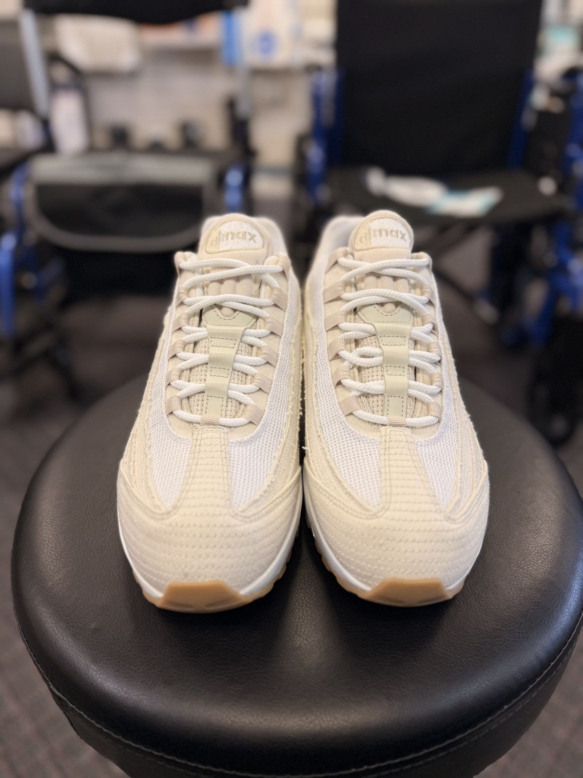 Levi's × Nike Nike Air Max 95 Levis Light Orewood Brown Size US 11.5 / EU 44-45 - 2 Thumbnail