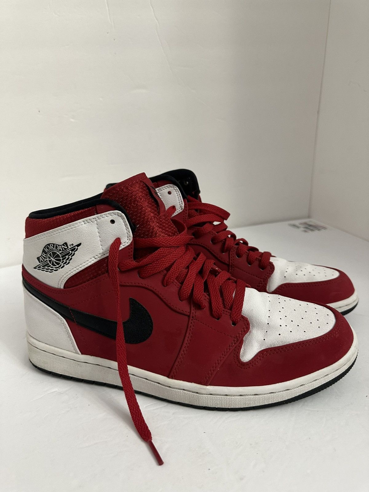 Nike Air Jordan 1 Retro Mid Size US 10.5 / EU 43-44 - 1 Thumbnail
