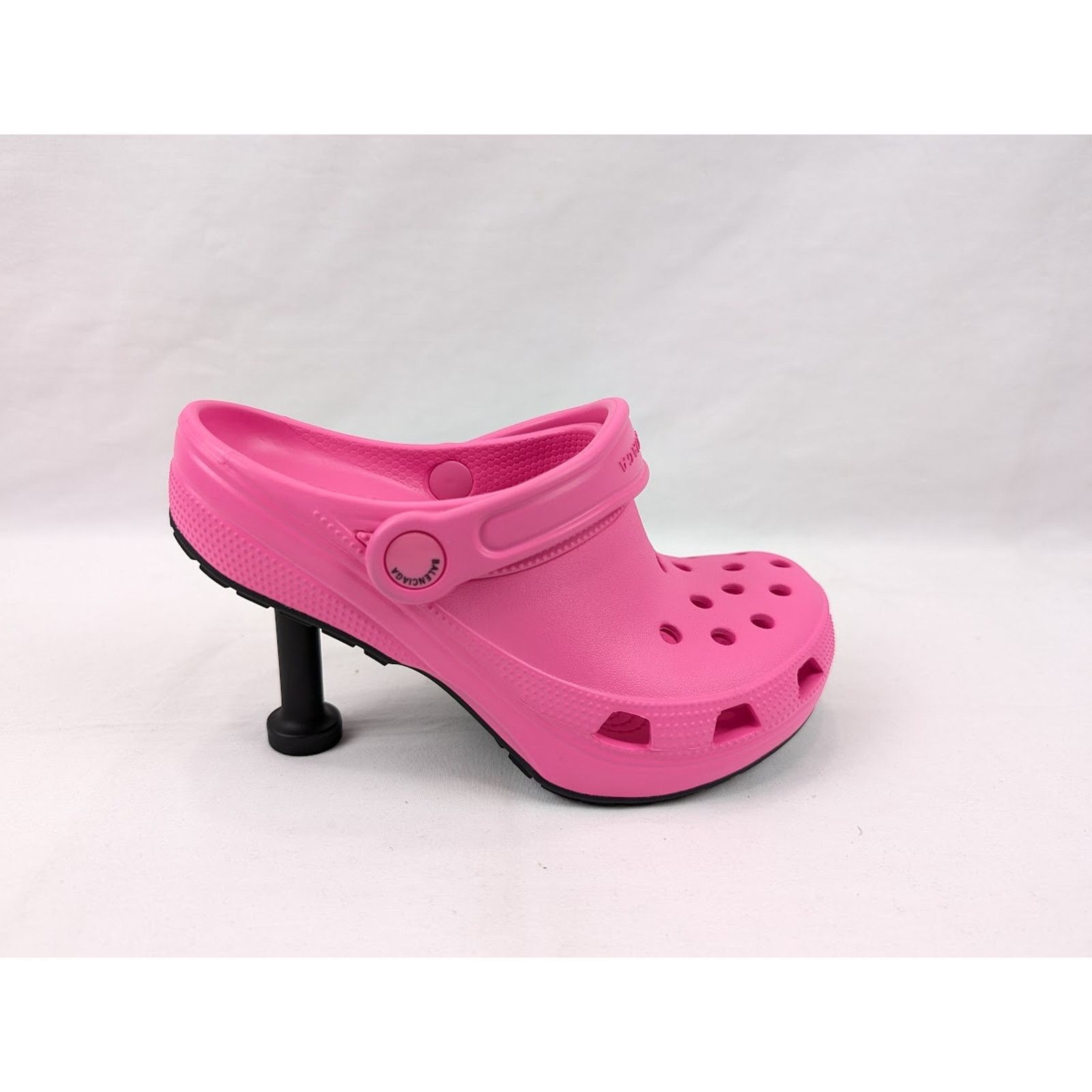 Balenciaga o1rshd1 Rubber Crocs Madame in Electric Pink Size US 7 / IT 37 - 1 Thumbnail