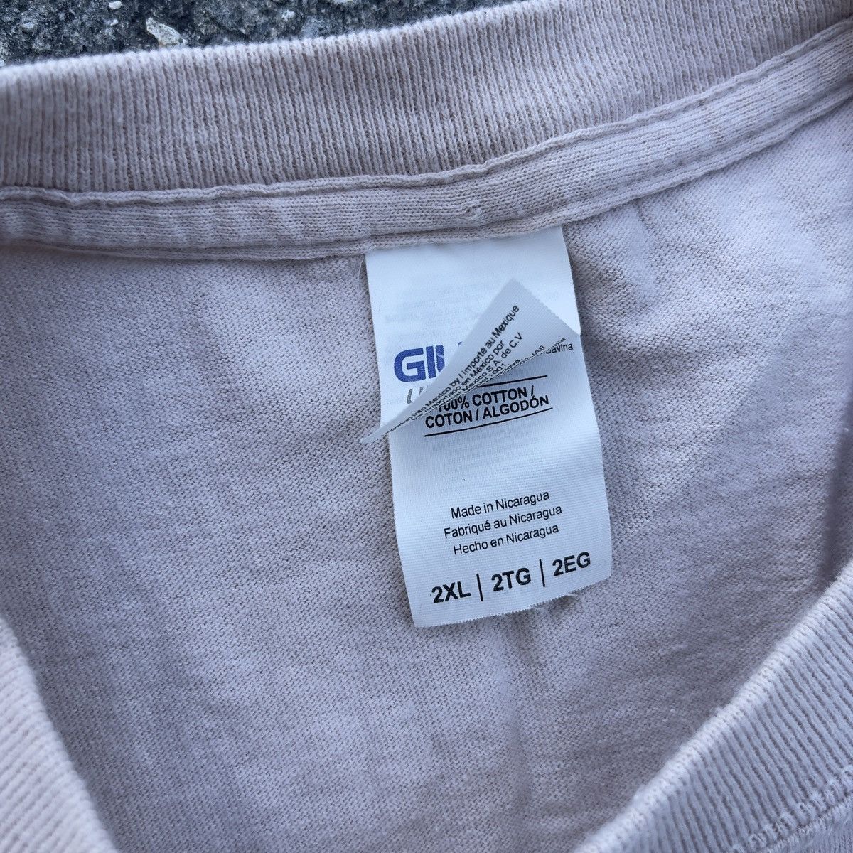 Vintage Vintage Y2K GILDAN Faded Sand Blank Pocket T Shirt Size US XXL / EU 58 / 5 - 3 Thumbnail