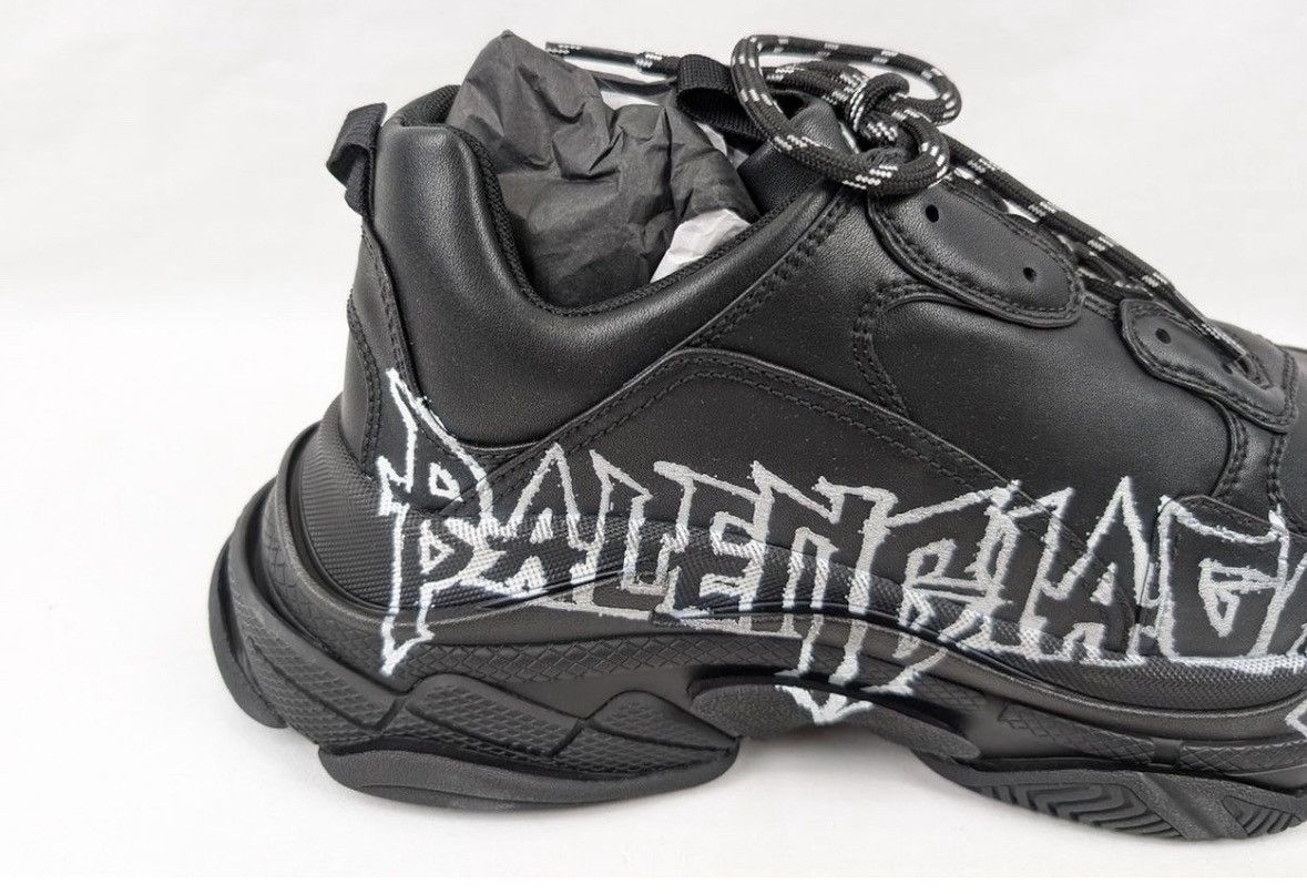 o1srvl11e0325 Triple S Sneakers DIY Metal in Black/White