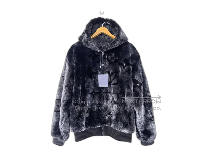 Louis Vuitton Louis Vuitton black mink fur hoodie. Size US M / EU 48-50 / 2 - 1 Thumbnail