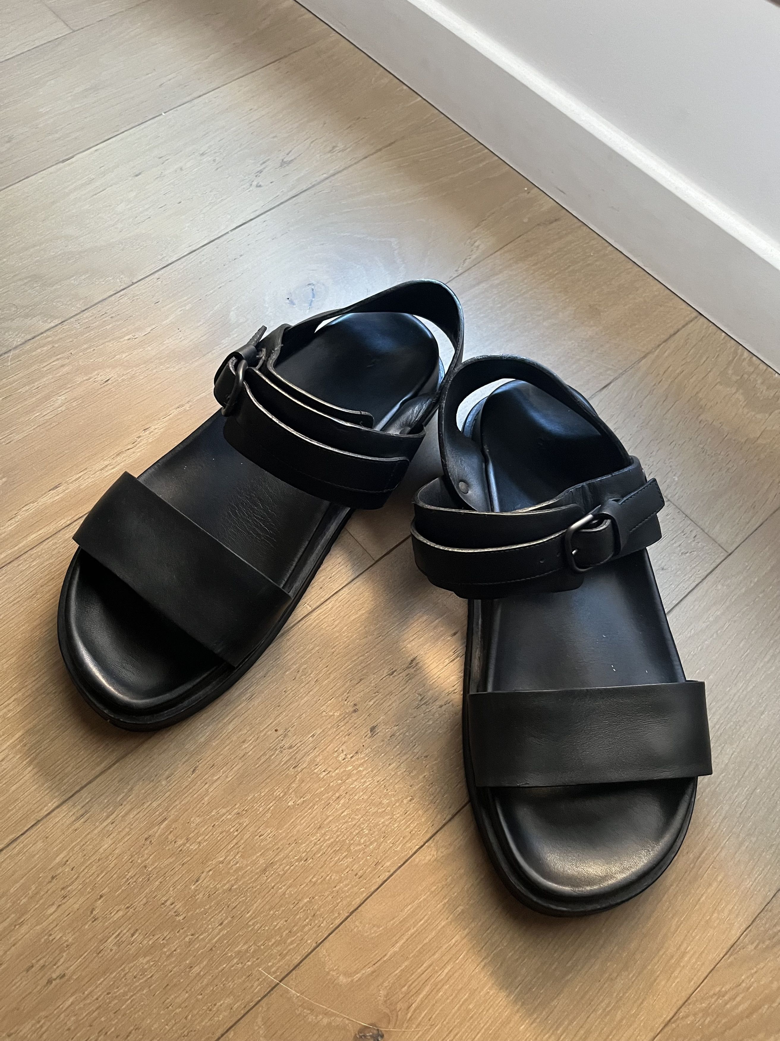 Maison Margiela Black Casual Flip Flop Sandals | Grailed