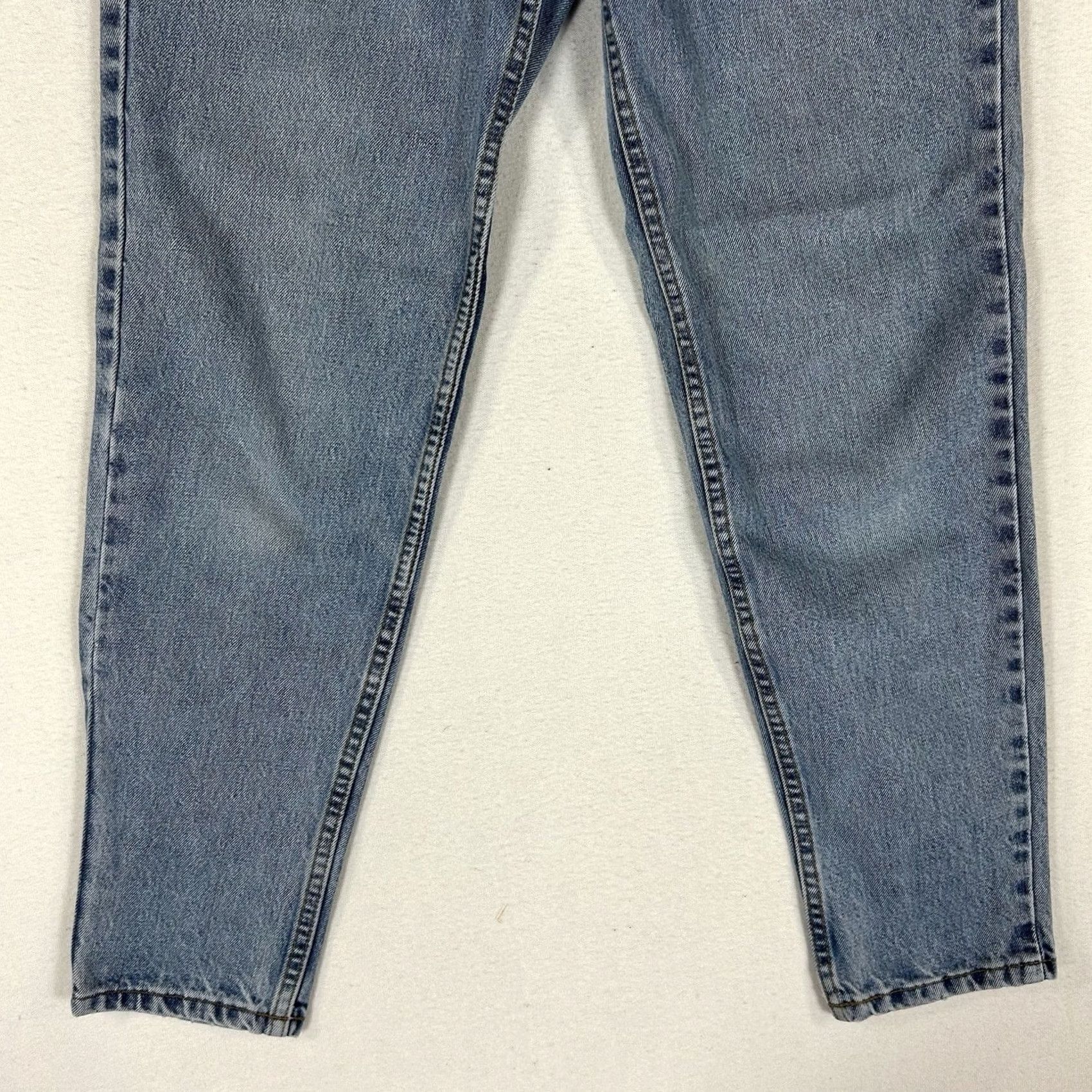 Levi's VINTAGE Levi's 521 Jeans Womens 6P Tapered Fit Light Wash Denim 90's Made in USA Size 28" / US 6 / IT 42 - 4 Thumbnail