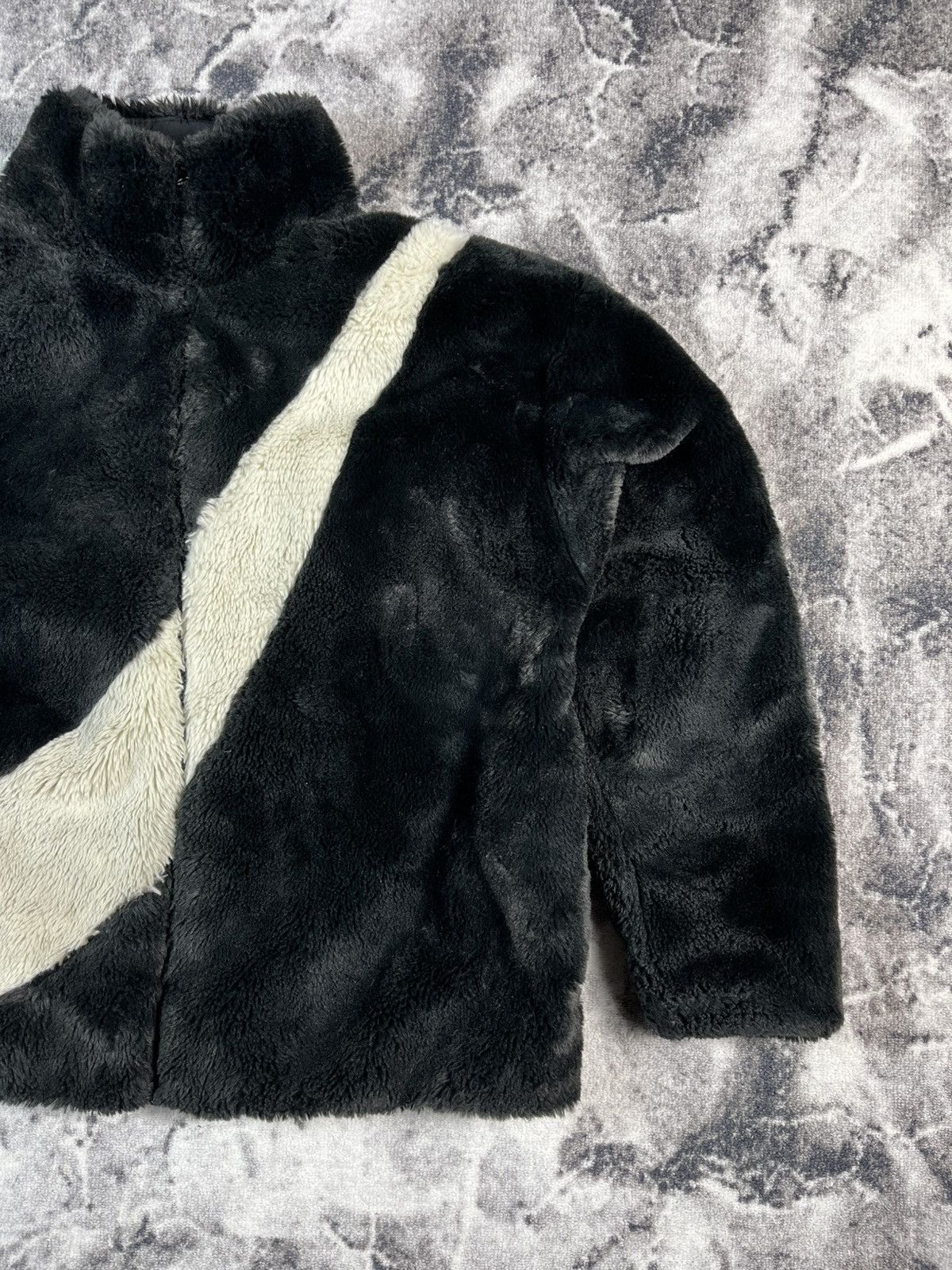 Nike Nike Faux Fur Big Swoosh Jacket Black Streetwear Size US M / EU 48-50 / 2 - 3 Thumbnail