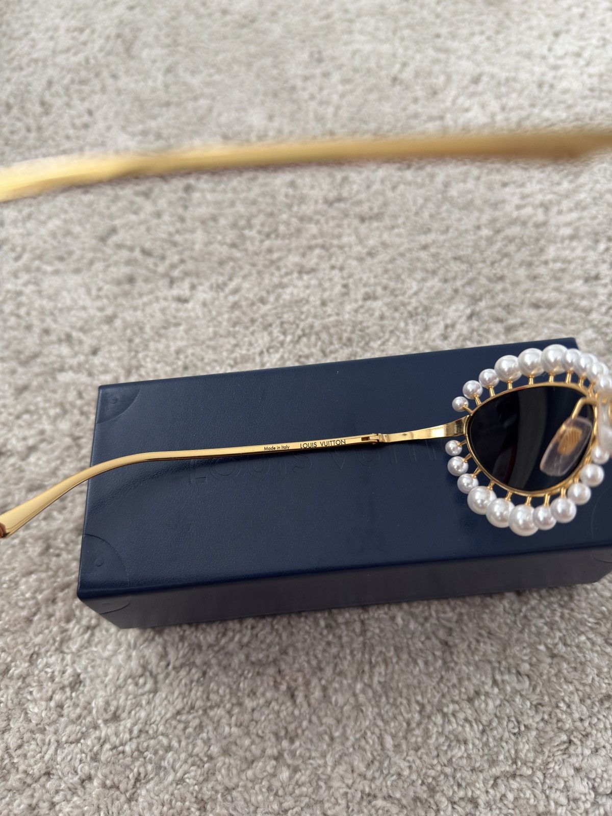 Louis Vuitton Louis Vuitton Wire Pearl Sunglasses Size ONE SIZE - 6 Thumbnail
