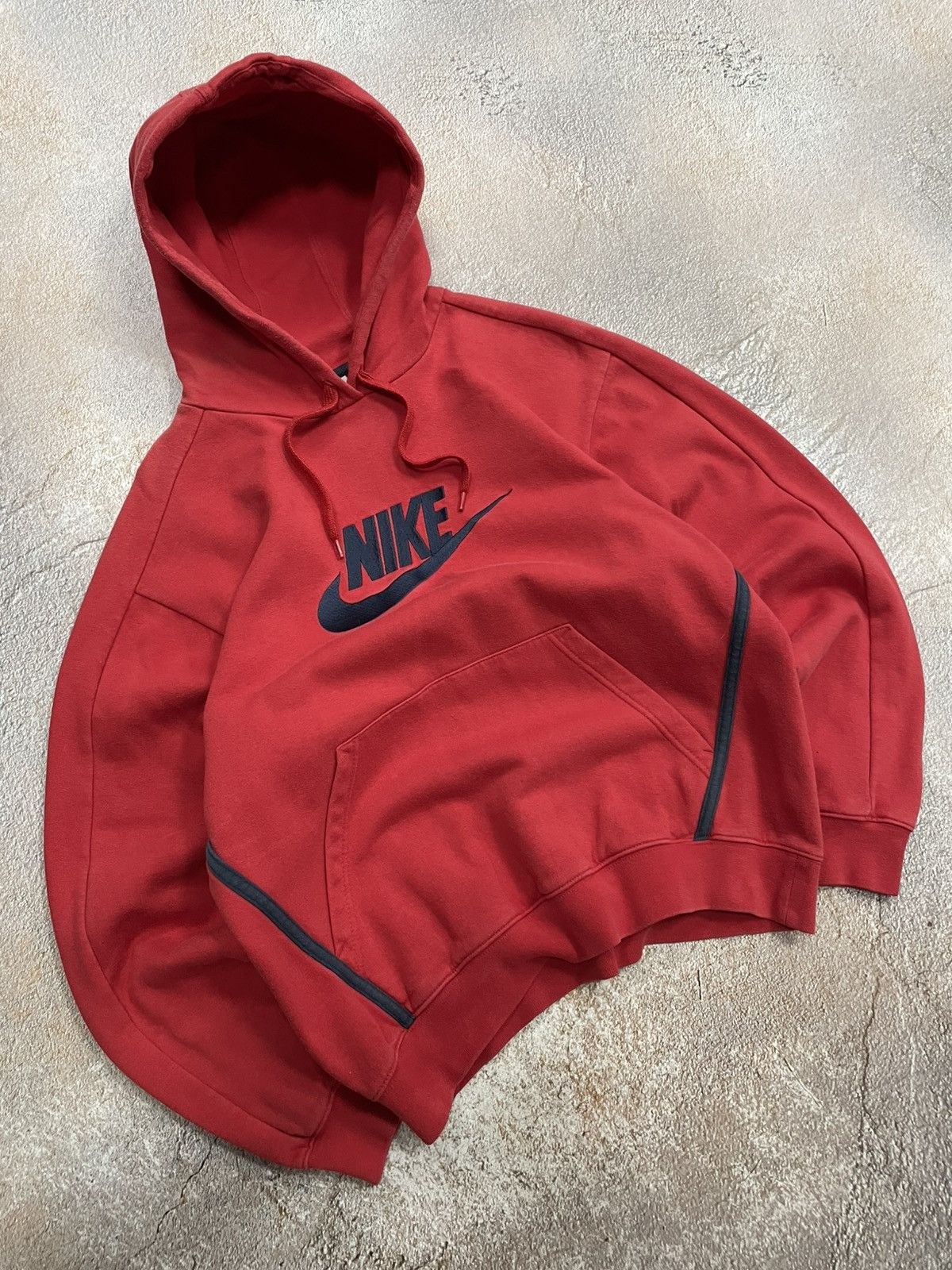 Nike Vintage Nike Center Logo Red Hoodie Size US S / EU 44-46 / 1 - 1 Thumbnail
