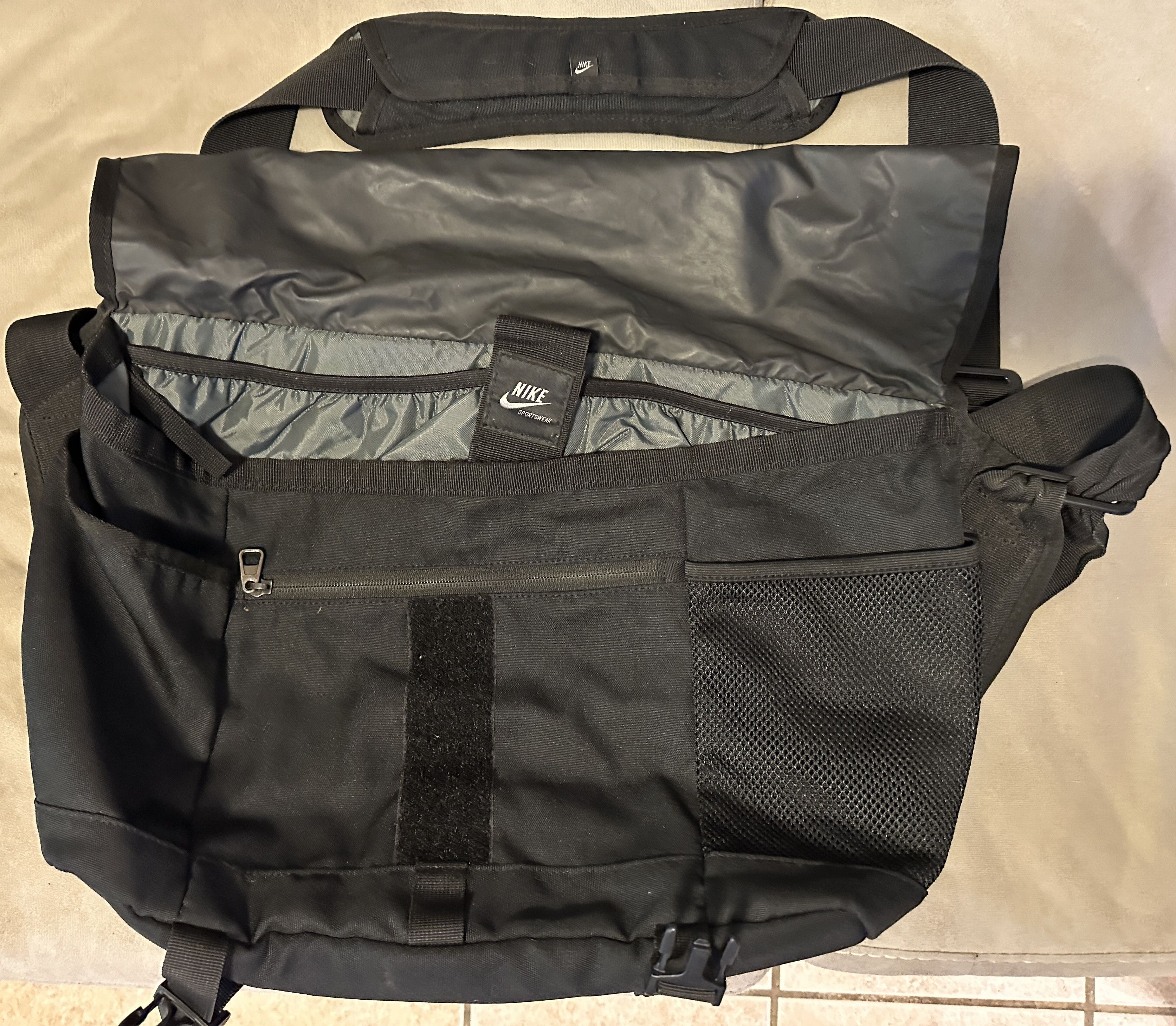 Nike Nike Spike Lee Oldboy 40 Acres Crew Messenger Bag Size ONE SIZE - 6 Thumbnail