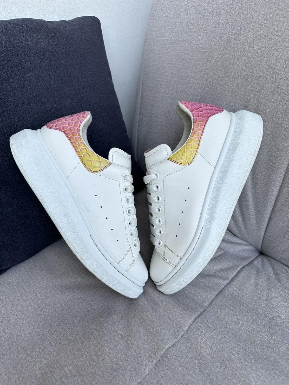 Alexander McQueen Alexander Mcqueen White Oversize Sneakers RRP - 750$ Size US 7 / EU 40 - 3 Thumbnail