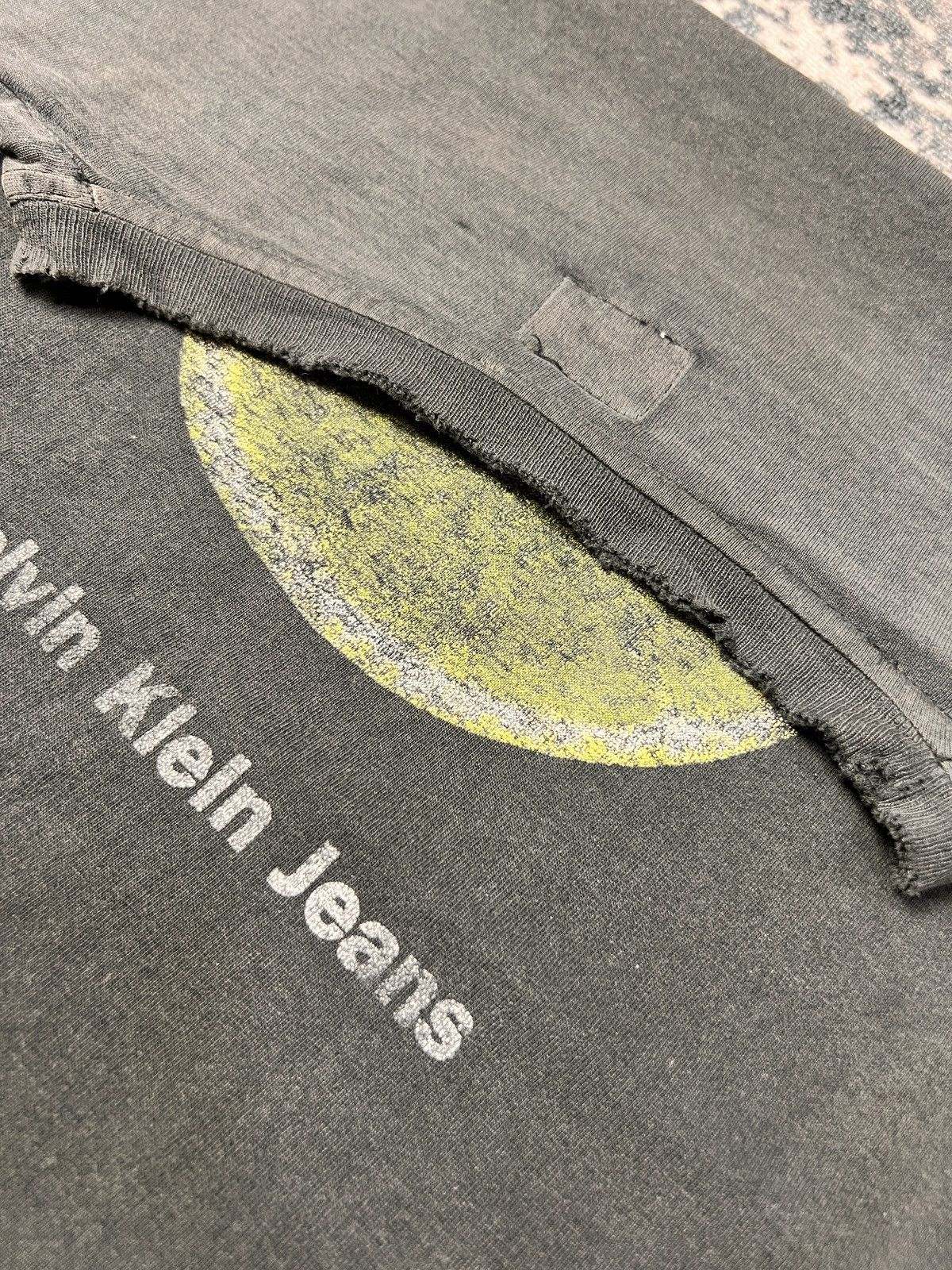 Calvin Klein 90’s Calvin Klein Lemon Cut Tshirt Size US L / EU 52-54 / 3 - 7 Thumbnail