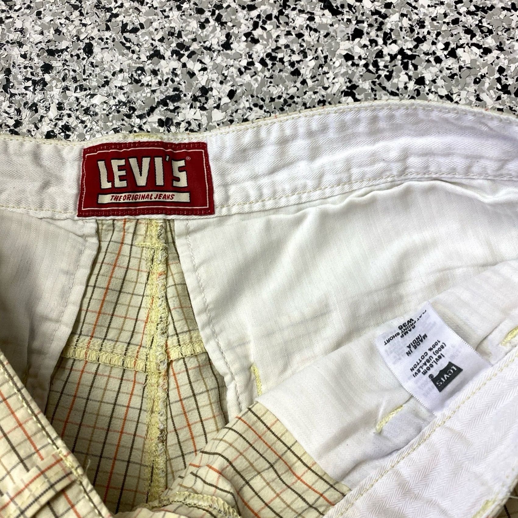 Levi's VINTAGE Levi's Shorts Men 36 12" Inseam Brown Baggy Loose Skater Cotton Cargo 90s Grunge Outdoor Men Size US 36 / EU 52 - 2 Thumbnail