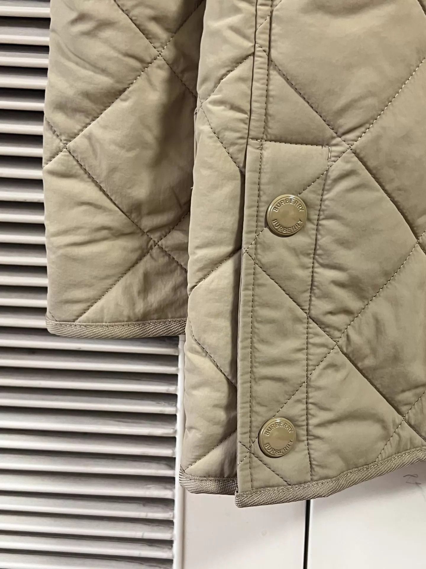 Burberry Burberry quilted corduroy padded coat M like new Size M / US 6-8 / IT 42-44 - 6 Thumbnail