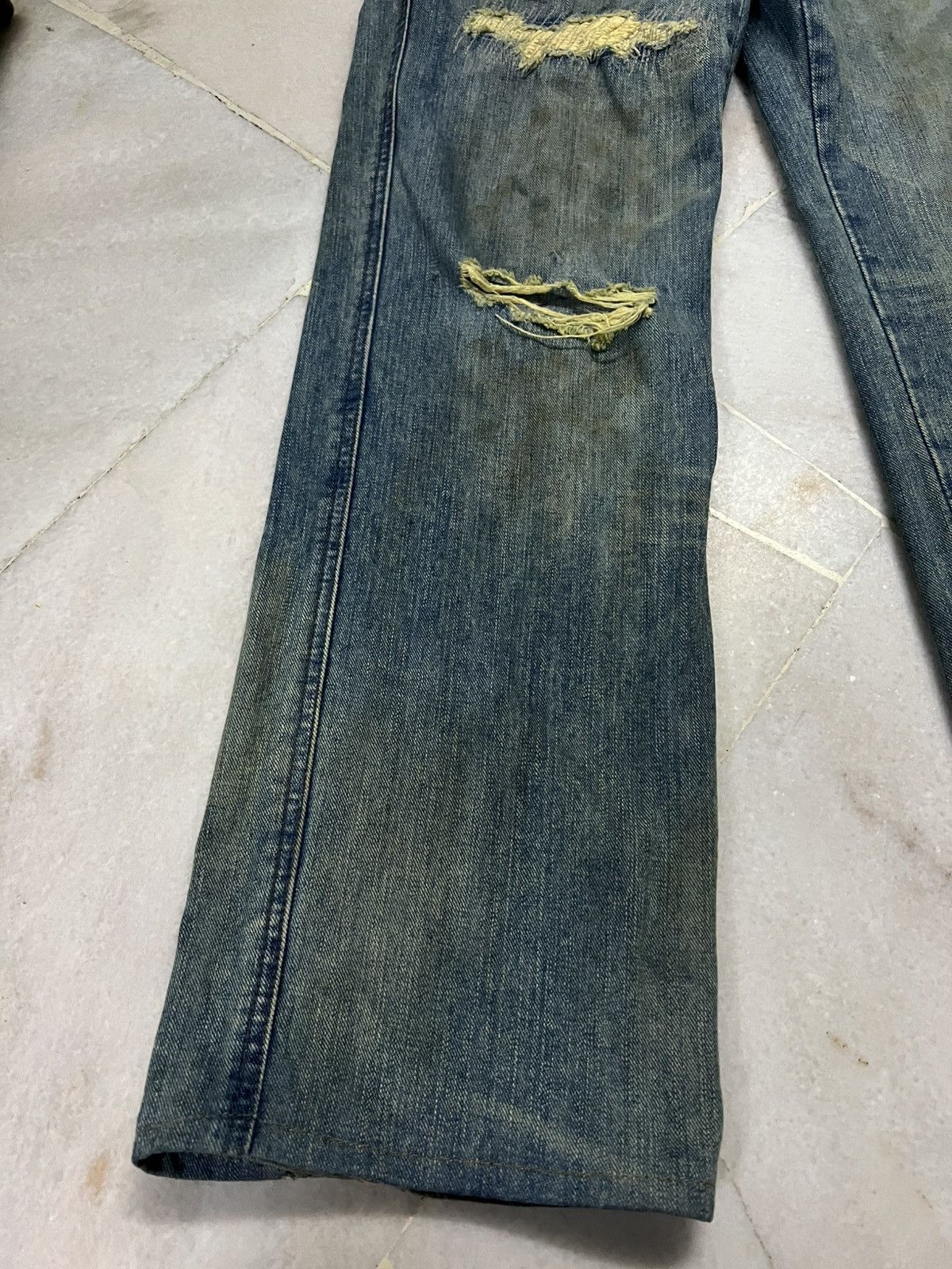 Japanese Brand × Jean × Vintage Japanese brand exhibitionist Distress Dirty Jean Size US 32 / EU 48 - 4 Thumbnail