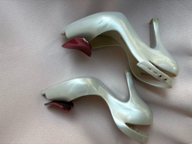 Vivienne Westwood Vivienne Westwood White and red love shoes with fragrance. Size US 7.5 / IT 37.5 - 5 Thumbnail
