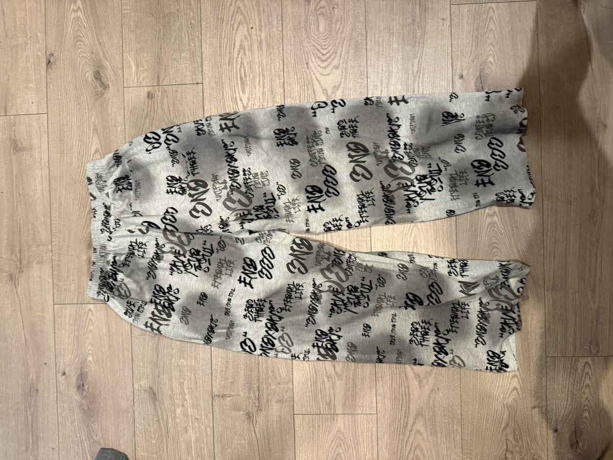 Other end days graffiti sweats Size US 31 - 2 Thumbnail
