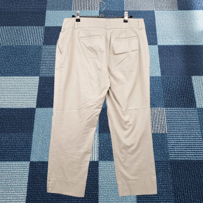 Tommy Bahama Tommy Bahama Pants Womens 6 Khaki Capri Mid-Rise Straight Flat Front Side Slit Size 28" / US 6 / IT 42 - 1 Thumbnail