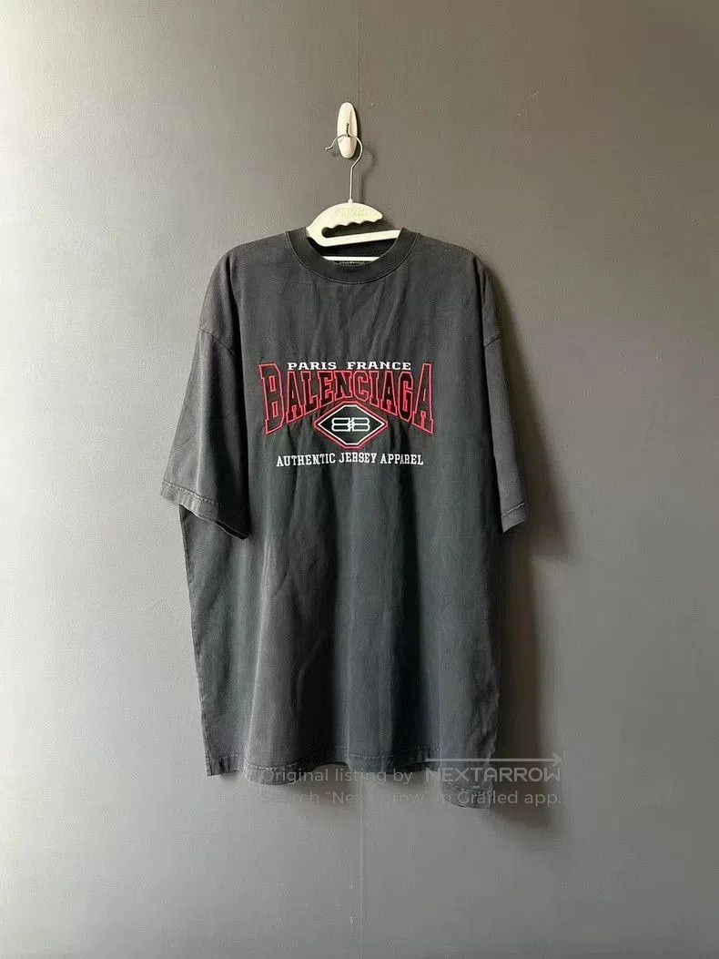 Balenciaga Balenciaga Bat Short Sleeve Tee. Size US M / EU 48-50 / 2 - 1 Thumbnail
