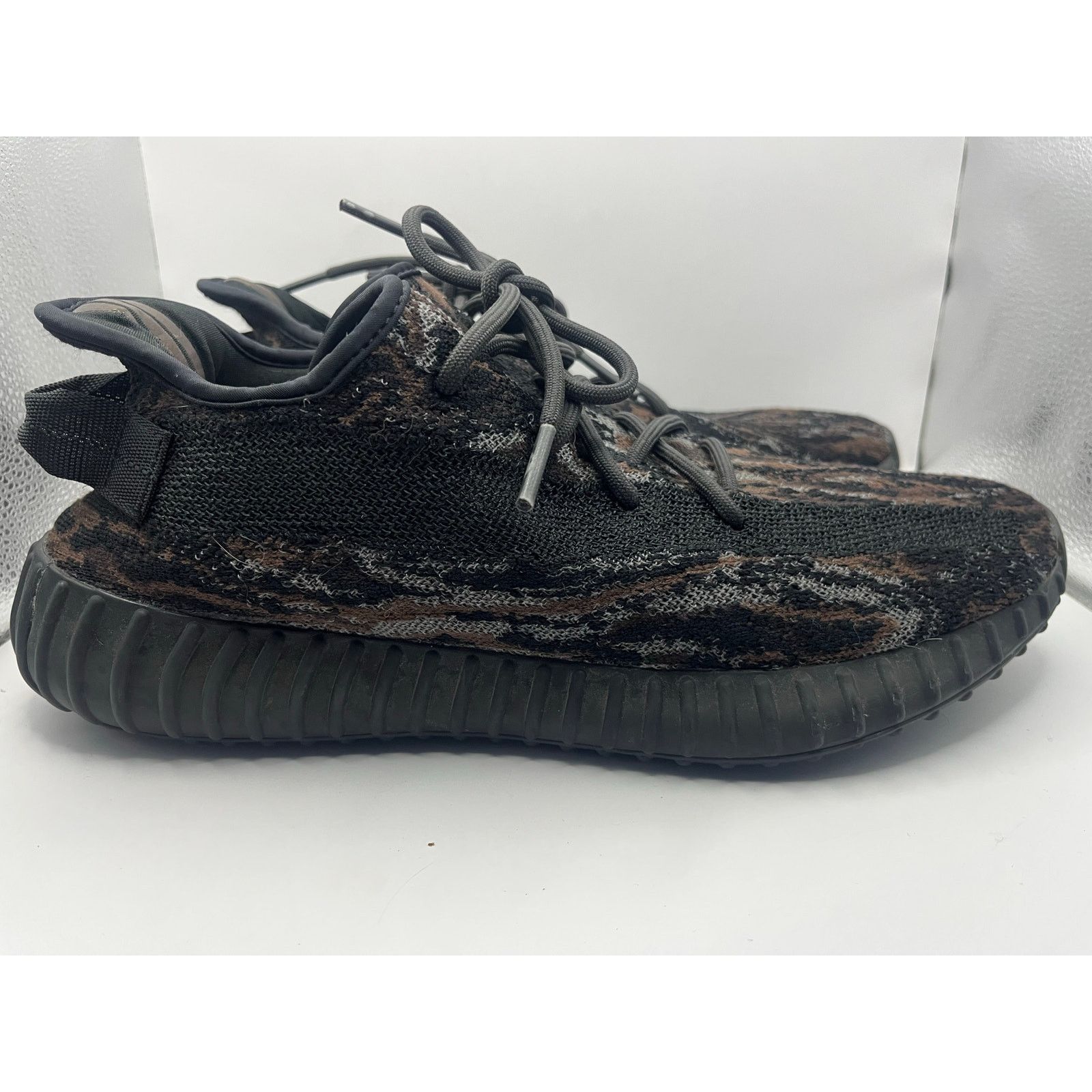 Adidas Adidas Yeezy Boost 350 V2 Black Sneaker MX Rock Mens USED Size US 11 / EU 44 - 2 Thumbnail