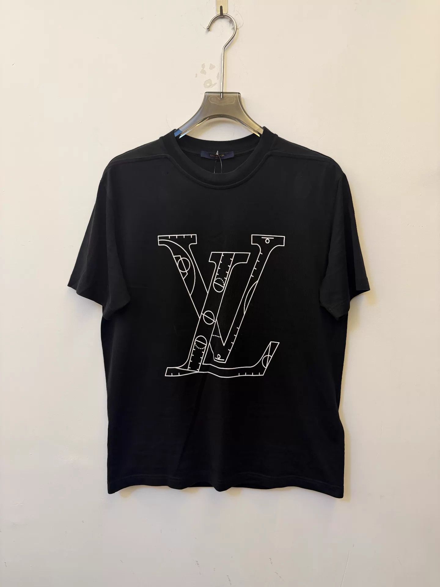 Louis Vuitton LV x NBA Logo Crewneck T-Shirt Black L Size L / US 10 / IT 46 - 1 Thumbnail
