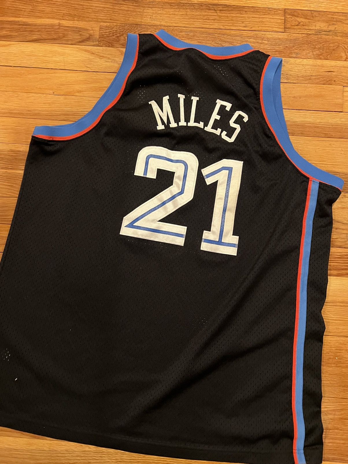NBA DARIUS MILES VTG RARE CAVS JERSEY Size US XXL / EU 58 / 5 - 2 Thumbnail