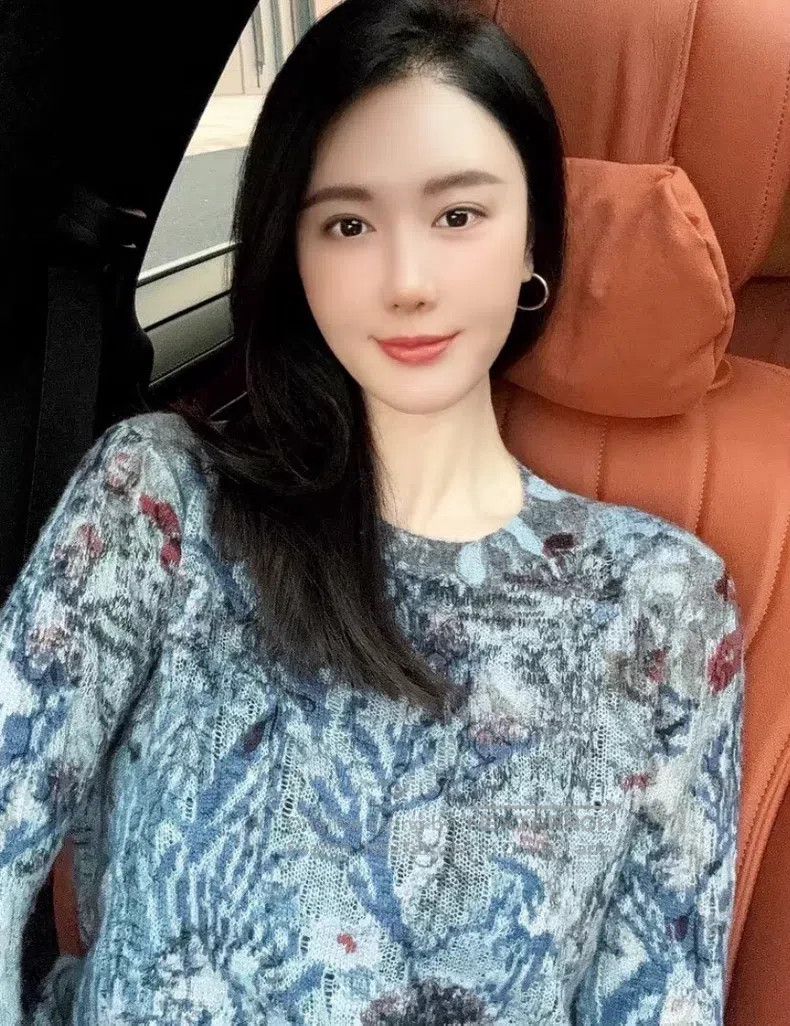 Dior Dior Blue floral inlaid cashmere round-neck long-sleeved s Size XS / US 0-2 / IT 36-38 - 8 Thumbnail
