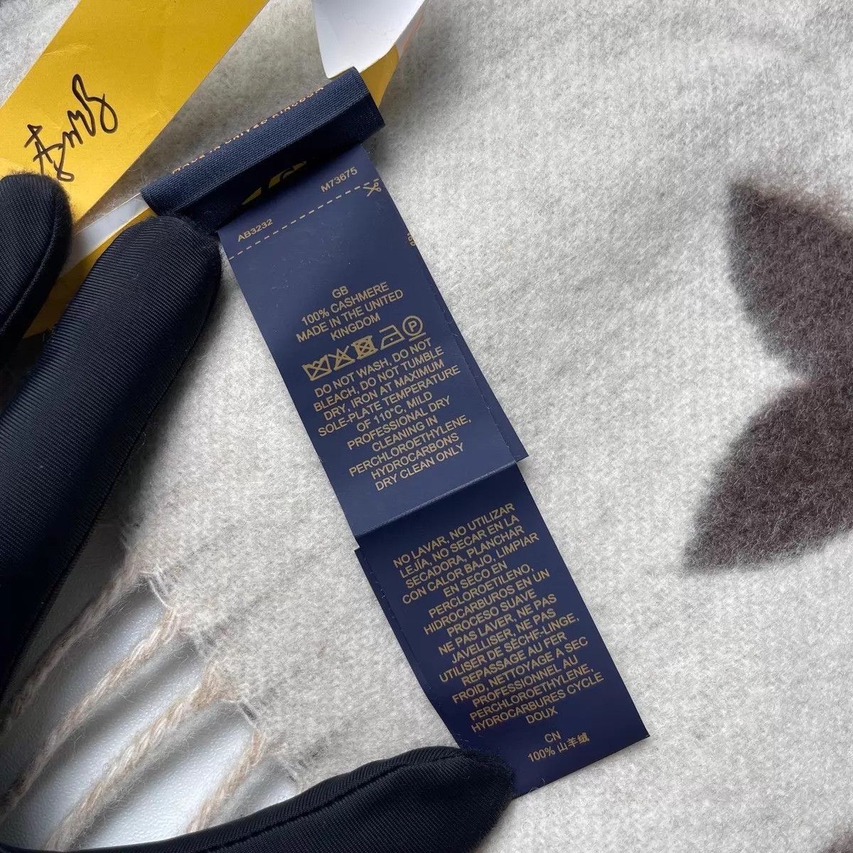 Louis Vuitton Louis Vuitton Scarf Size ONE SIZE - 4 Thumbnail