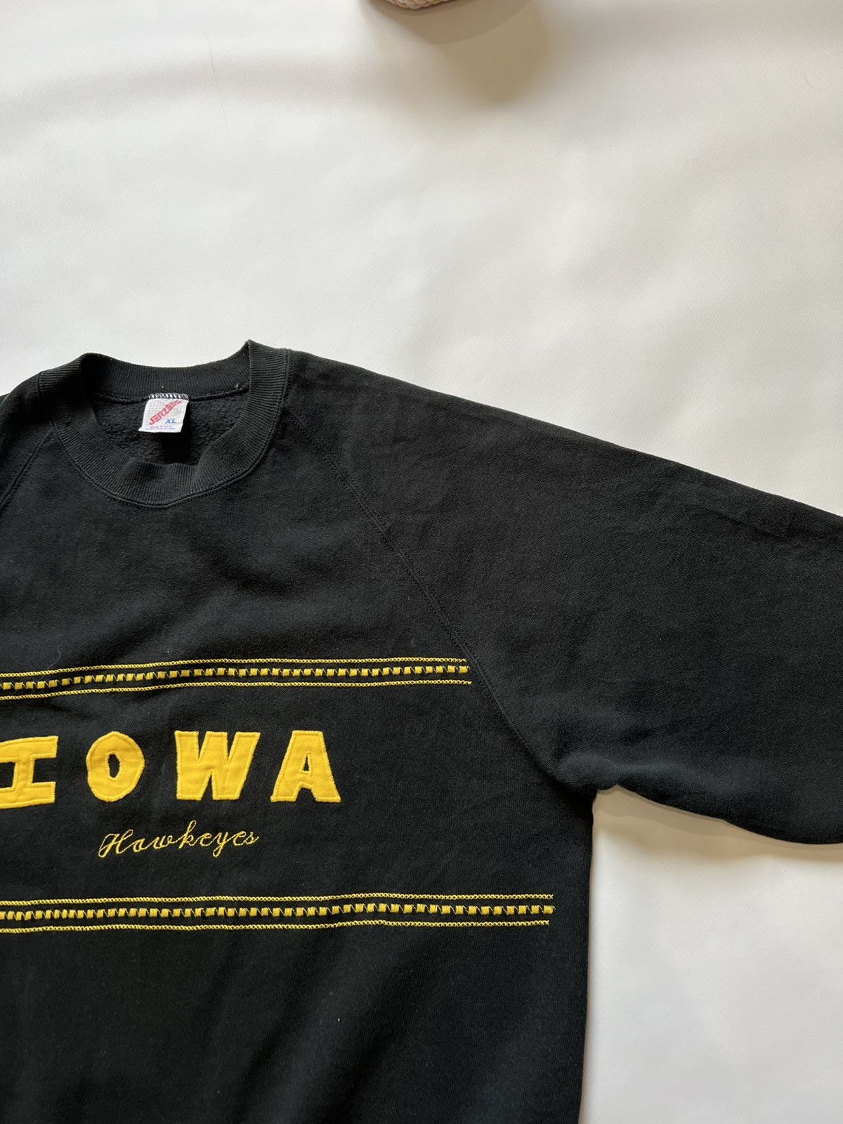 NCAA Vintage Iowa Hawkeye Black 90’s Sweatshirt Oversized Size US XL / EU 56 / 4 - 5 Thumbnail